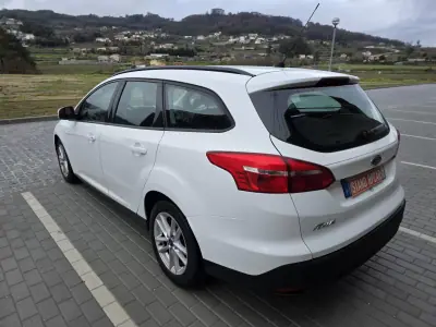 Ford Focus SW 2015 - 7990 EUR, 218000 km - AUTO.MOTO.pt - 218000km - foto 8 de 14