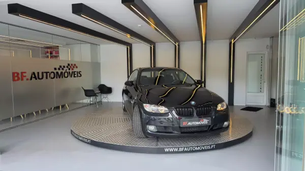 BMW 320 2007 - 10900 EUR, 279640 km - AUTO.MOTO.pt - 279640km - foto 10 de 56