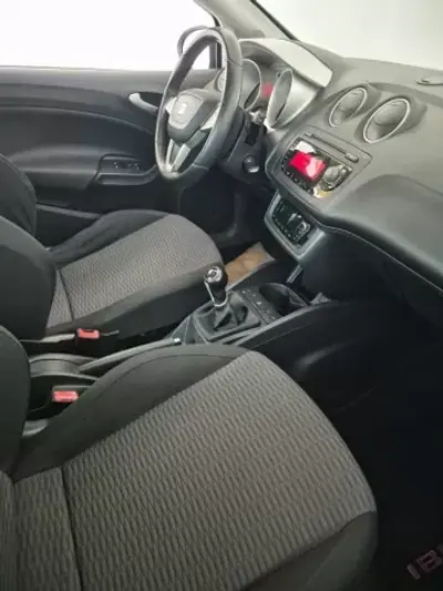 SEAT Ibiza 2011 - 6250 EUR, 289000 km - AUTO.MOTO.pt - 289000km - foto 5 de 7