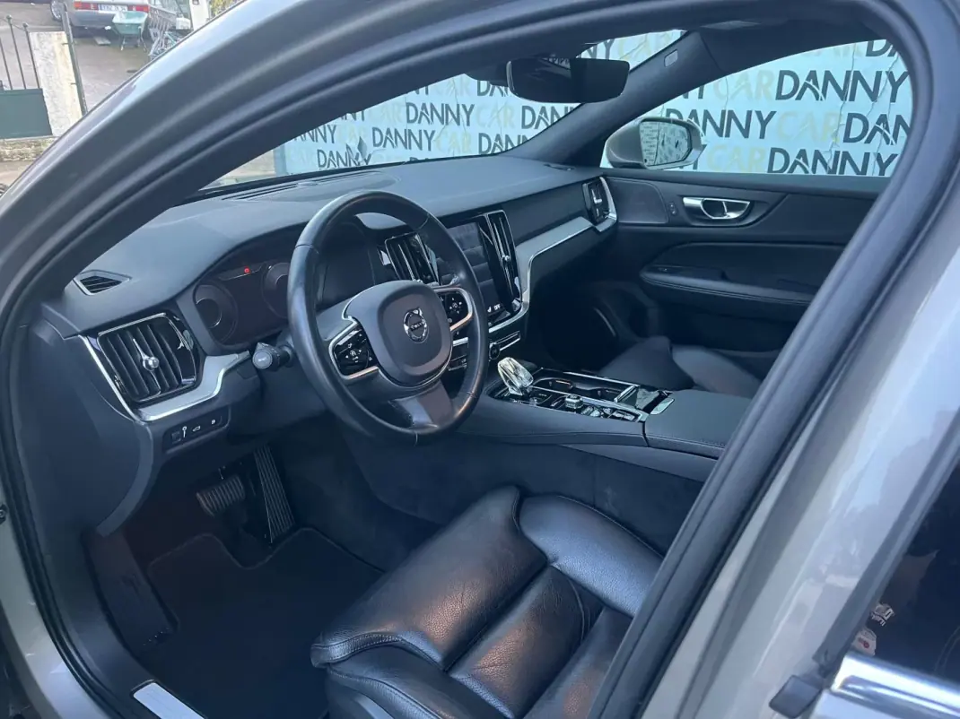 Volvo V60 2020 - 29000 EUR, 115000 km - AUTO.MOTO.pt - 115000km - foto 18 de 20