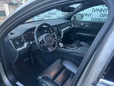 Volvo V60 2020 - 29000 EUR, 115000 km - AUTO.MOTO.pt - 115000km - foto 18 de 20