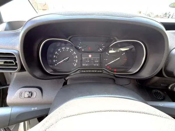 Citroën Berlingo 2021 - 13500 EUR, 81261 km - AUTO.MOTO.pt - 81261km - foto 9 de 19