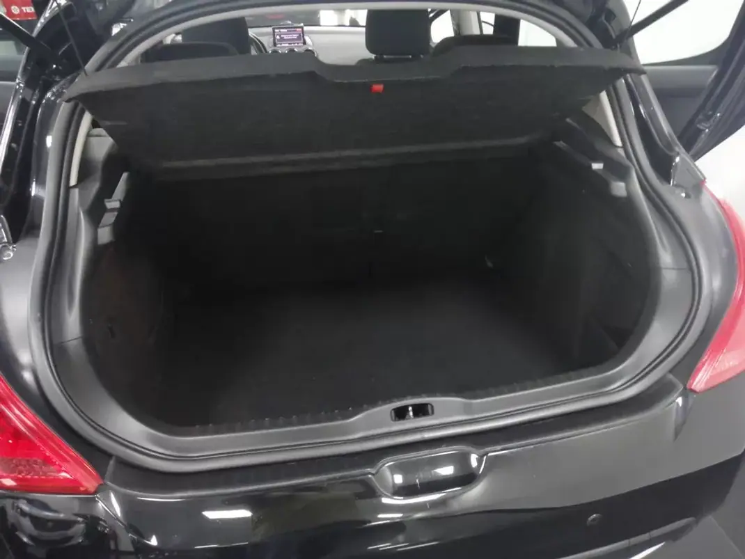 Peugeot 308 2012 - 7250 EUR, 172520 km - AUTO.MOTO.pt - 172520km - foto 42 de 50