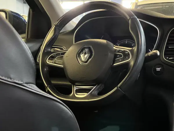 Renault Mégane Sport Tourer 2016 - 13990 EUR, 115000 km - AUTO.MOTO.pt - 115000km - foto 18 de 57