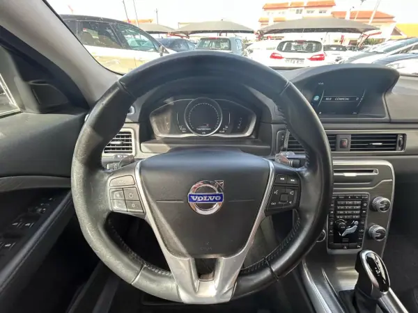 Volvo XC 70 2015 - 14990 EUR, 215301 km - AUTO.MOTO.pt - 215301km - foto 11 de 19