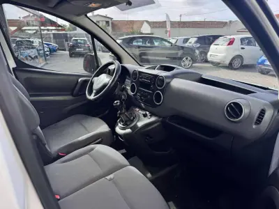 Citroën BERLINGO 3 LUGARES 2014 - 8450 EUR, 263000 km - AUTO.MOTO.pt - 263000km - foto 11 de 11