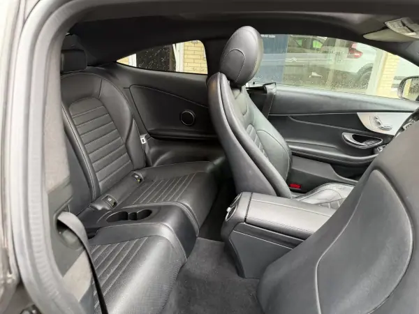 Mercedes-Benz C 220 2016 - 29900 EUR, 160000 km - AUTO.MOTO.pt - 160000km - foto 14 de 26