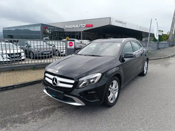Mercedes-Benz GLA 180 2015 - 22500 EUR, 120000 km - AUTO.MOTO.pt - 120000km - foto 4 de 28