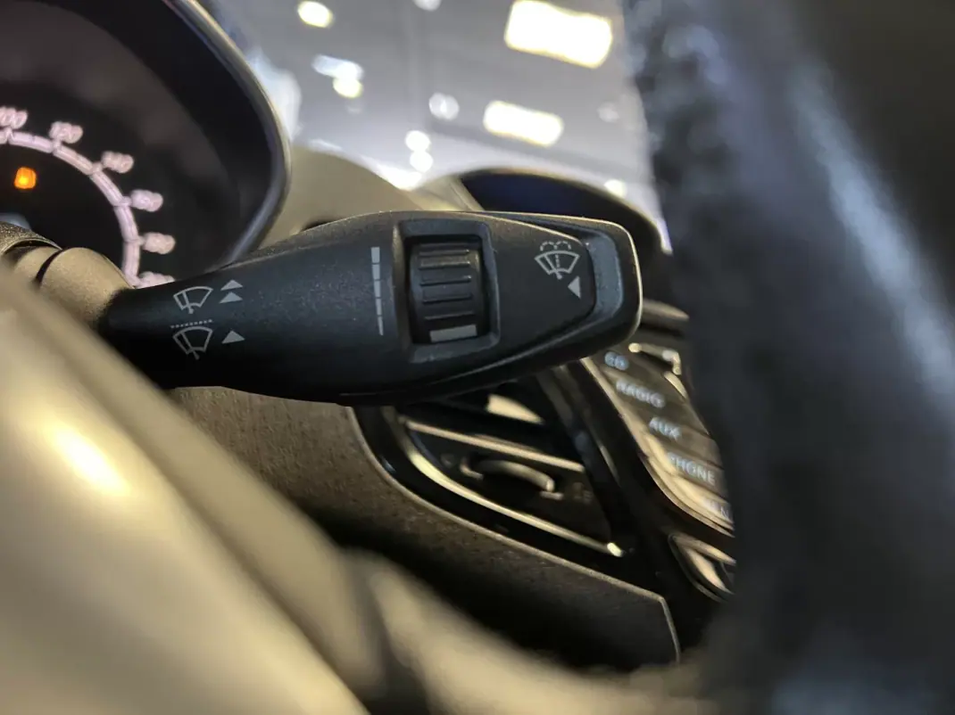 Ford Fiesta 2012 - 6490 EUR, 180000 km - AUTO.MOTO.pt - 180000km - foto 31 de 38