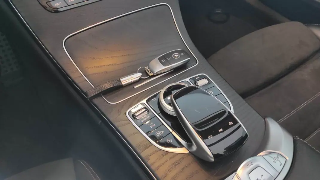 Mercedes-Benz C 220 2020 - 42500 EUR, 85000 km - AUTO.MOTO.pt - 85000km - foto 12 de 13