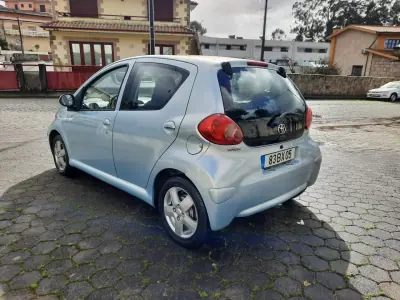 Toyota Aygo 2006 - 5950 EUR, 151957 km - AUTO.MOTO.pt - 151957km - foto 4 de 11