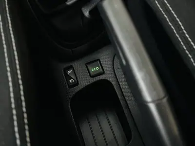 Renault Clio 2012 - 5750 EUR, 228000 km - AUTO.MOTO.pt - 228000km - foto 27 de 44
