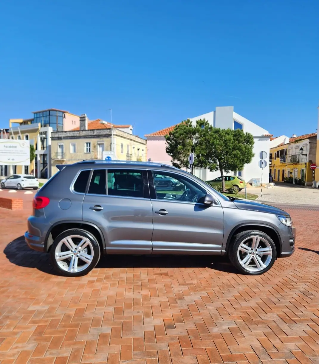 Volkswagen Tiguan 2014 - 15699 EUR, 119000 km - AUTO.MOTO.pt - 119000km - foto 2 de 9