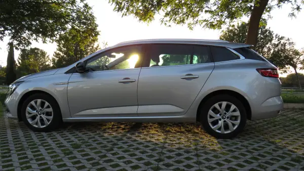 Renault Mégane Sport Tourer 2019 — foto 2 de 16