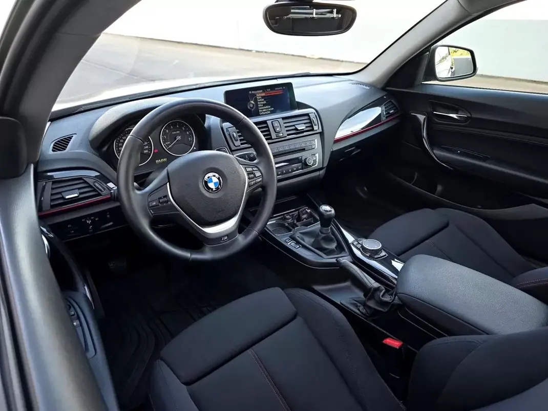 BMW 118 2013 - 12500 EUR, 140000 km - AUTO.MOTO.pt - 140000km - foto 13 de 35