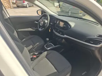 Fiat Tipo Station Wagon 2017 - 9980 EUR, 170000 km - AUTO.MOTO.pt - 170000km - foto 18 de 21