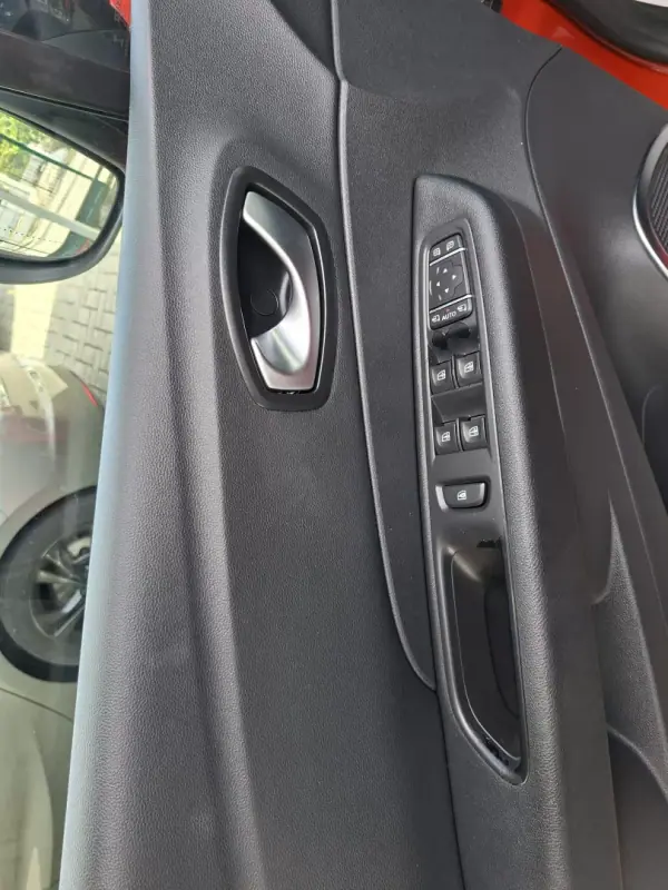 Renault Captur 2019 - 13350 EUR, 79800 km - AUTO.MOTO.pt - 79800km - foto 19 de 27