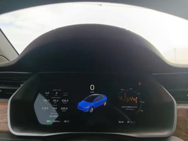 Tesla Model X 2020 - 45500 EUR, 85990 km - AUTO.MOTO.pt - 85990km - foto 20 de 38