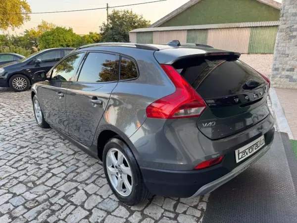 Volvo V40 Cross Country 2013 - 13500 EUR, 164000 km - AUTO.MOTO.pt - 164000km - foto 6 de 38