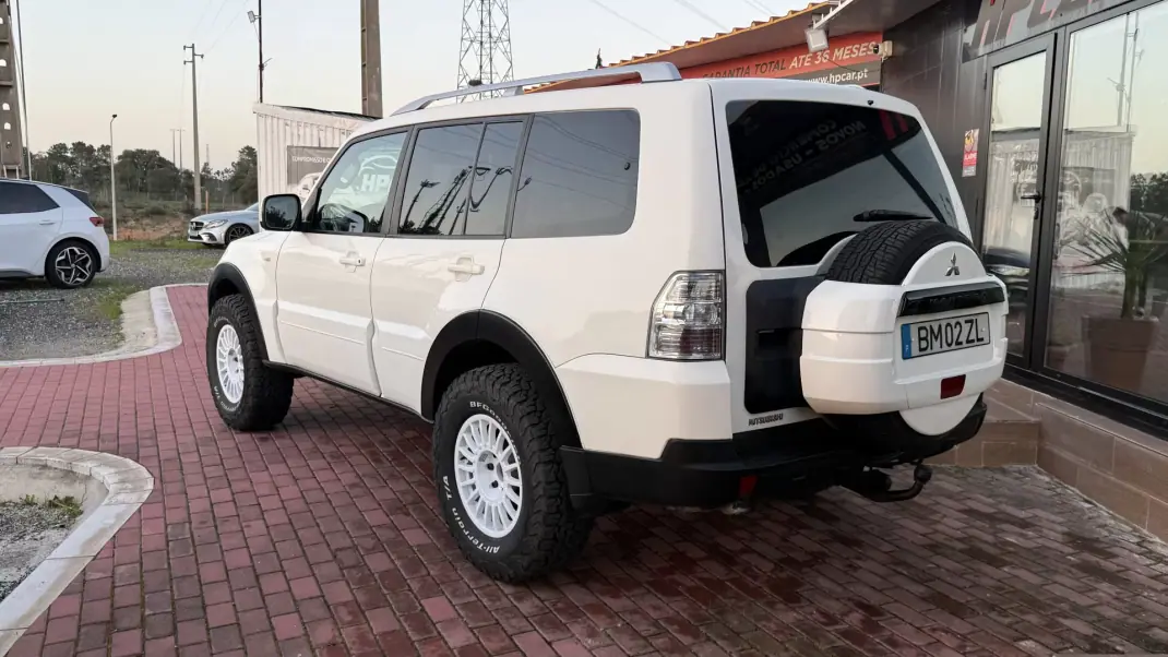 Mitsubishi Pajero 2010 - 29990 EUR, 215000 km - AUTO.MOTO.pt - 215000km - foto 19 de 38