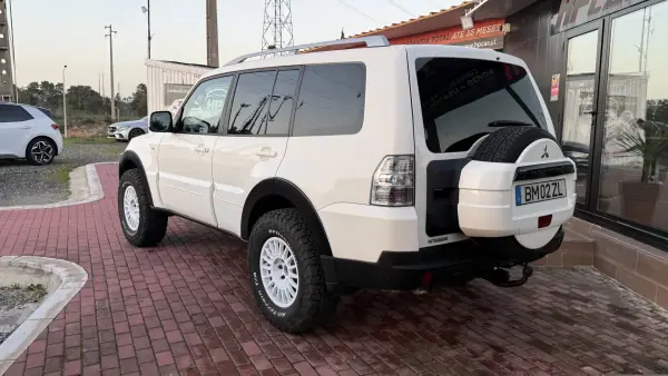 Mitsubishi Pajero 2010 - 29990 EUR, 215000 km - AUTO.MOTO.pt - 215000km - foto 19 de 38