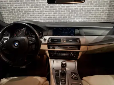 BMW 520 2012 - 12990 EUR, 270000 km - AUTO.MOTO.pt - 270000km - foto 13 de 15
