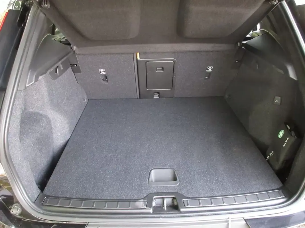 Volvo XC 40 2019 - 29490 EUR, 70000 km - AUTO.MOTO.pt - 70000km - foto 19 de 60