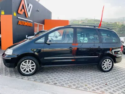 Volkswagen Sharan 2009 - 10950 EUR, 110000 km - AUTO.MOTO.pt - 110000km - foto 4 de 13