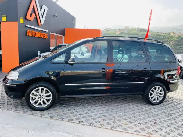 Volkswagen Sharan 2009 - 10950 EUR, 110000 km - AUTO.MOTO.pt - 110000km - foto 4 de 13