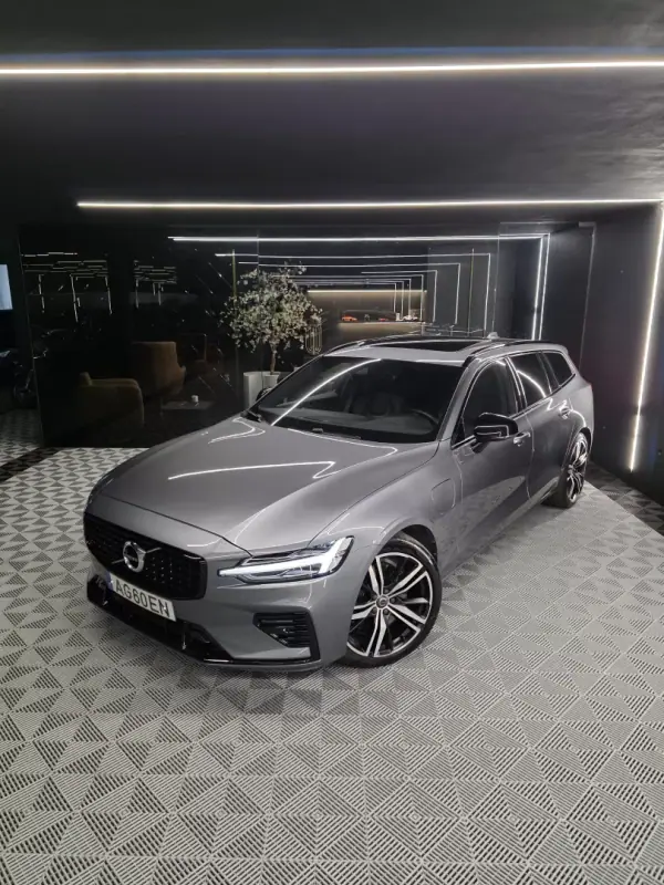 Volvo V60 2021 — foto 3 de 28