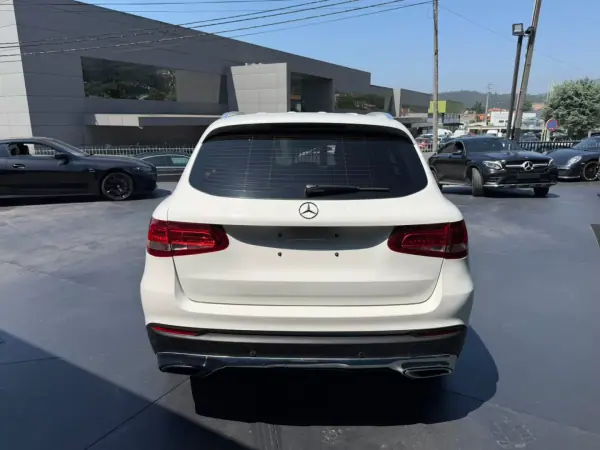 Mercedes-Benz GLC 220 2017 - 27500 EUR, 181000 km - AUTO.MOTO.pt - 181000km - foto 4 de 13