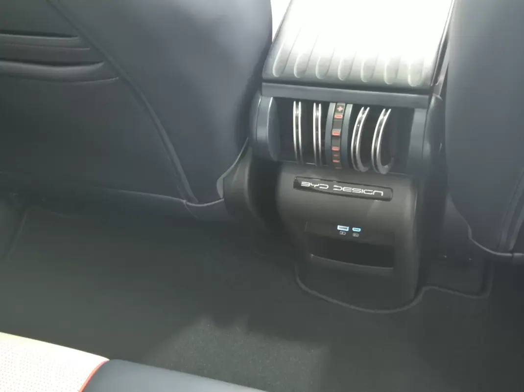BYD Atto 3 2022 - 27500 EUR, 67500 km - AUTO.MOTO.pt - 67500km - foto 20 de 39