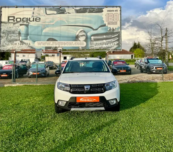 Dacia Sandero 2020 - 13400 EUR, 21890 km - AUTO.MOTO.pt - 21890km - foto 8 de 14