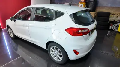 Ford Fiesta 2018 - 13500 EUR, 60152 km - AUTO.MOTO.pt - 60152km - foto 4 de 22