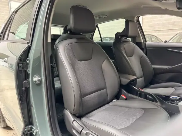 Kia e-Niro 2023 - 27950 EUR, 27488 km - AUTO.MOTO.pt - 27488km - foto 11 de 53