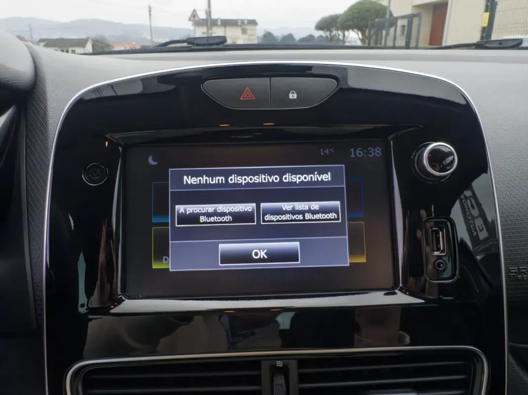 Renault Clio 2019 - 10990 EUR, 128000 km - AUTO.MOTO.pt - 128000km - foto 30 de 43