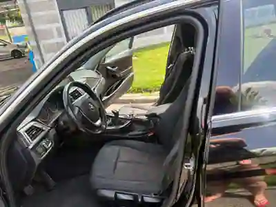 BMW 320 2013 - 12000 EUR, 350000 km - AUTO.MOTO.pt - 350000km - foto 6 de 14