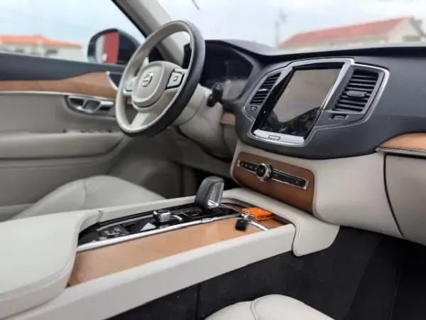 Volvo XC 90 2021 - 44900 EUR, 189000 km - AUTO.MOTO.pt - 189000km - foto 14 de 16