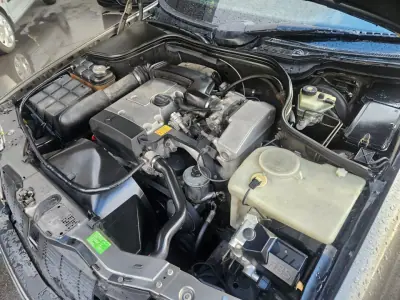 Mercedes-Benz C 180 1993 - 3990 EUR, 183000 km - AUTO.MOTO.pt - 183000km - foto 16 de 19