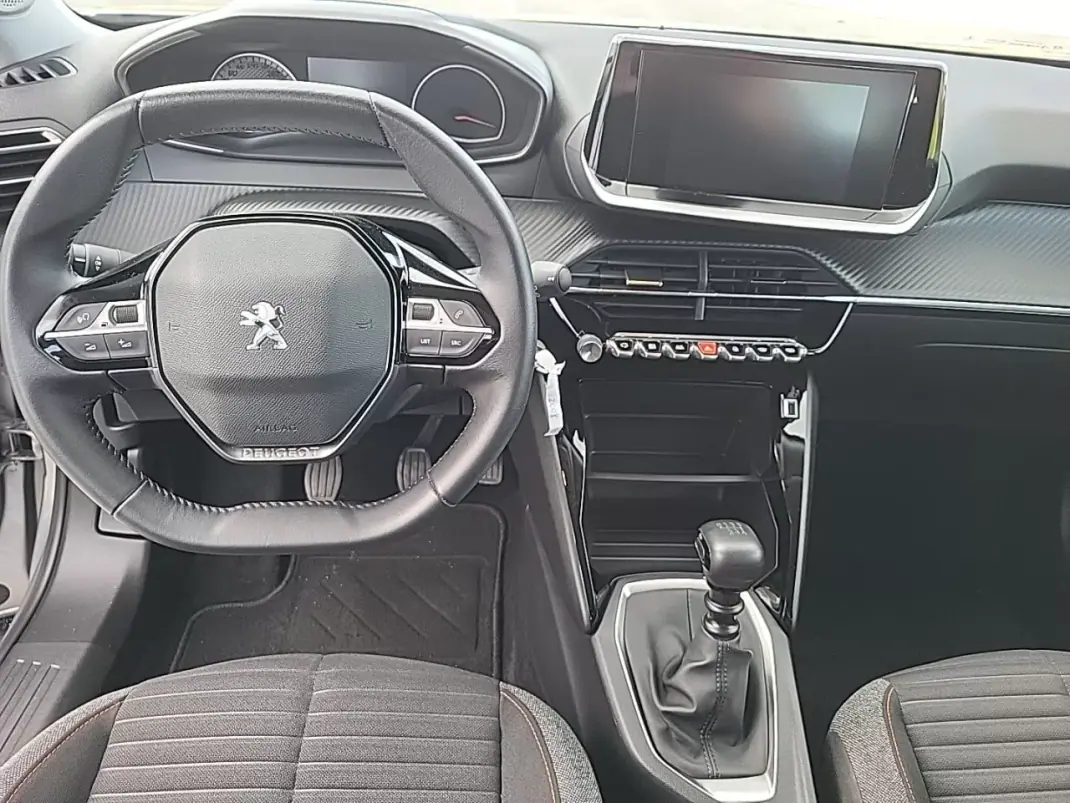 Peugeot 2008 2021 - 16700 EUR, 23540 km - AUTO.MOTO.pt - 23540km - foto 8 de 23