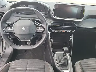 Peugeot 2008 2021 - 16700 EUR, 23540 km - AUTO.MOTO.pt - 23540km - foto 8 de 23