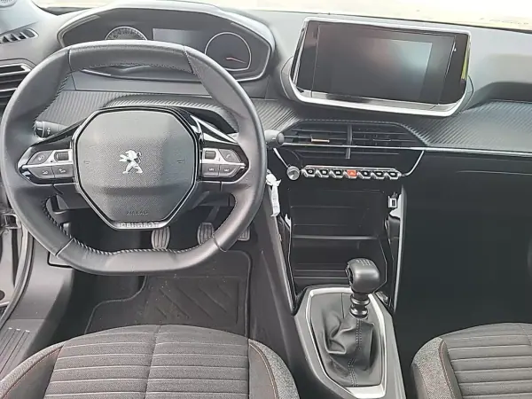Peugeot 2008 2021 - 16700 EUR, 23540 km - AUTO.MOTO.pt - 23540km - foto 8 de 23