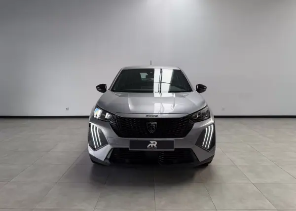 Peugeot 2008 2025 — photo 2 of 17