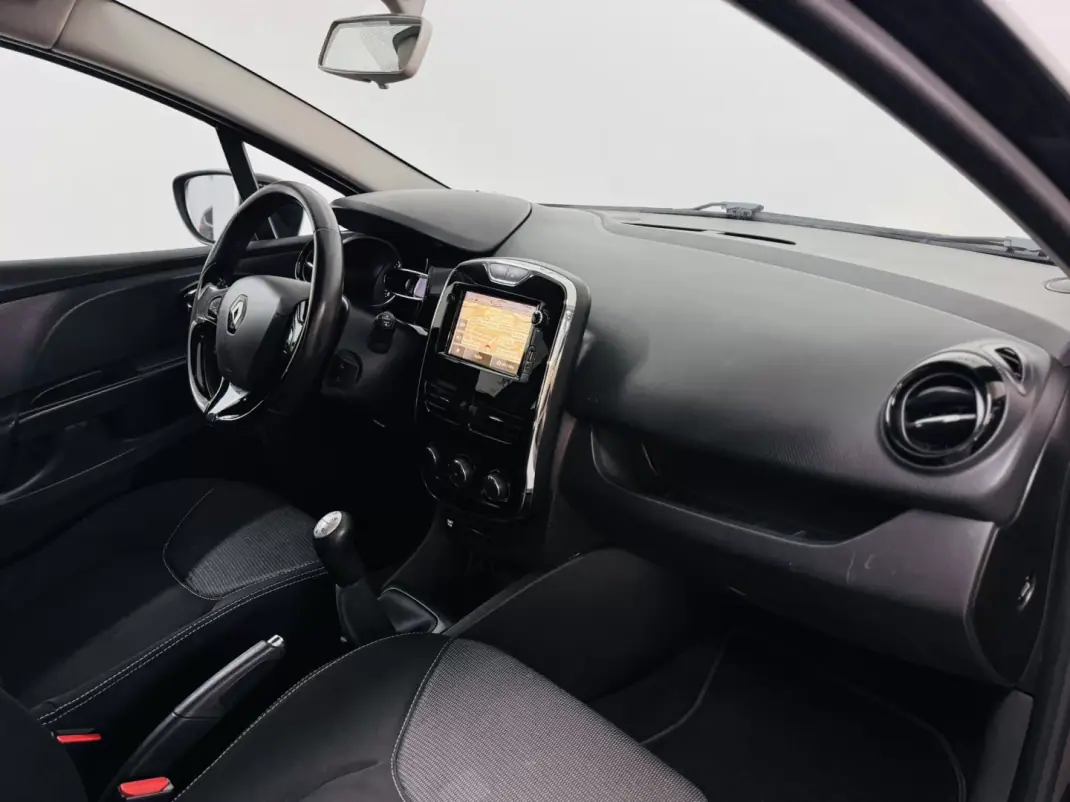Renault Clio 2012 - 5750 EUR, 228000 km - AUTO.MOTO.pt - 228000km - foto 40 de 44