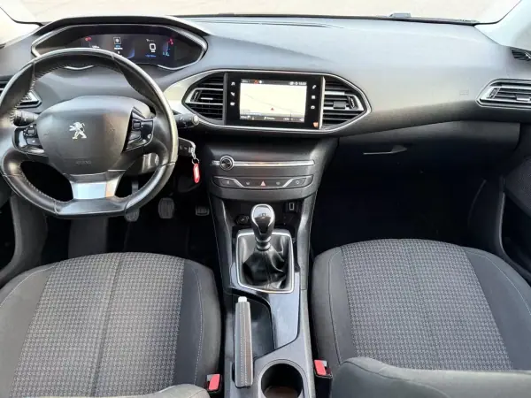 Peugeot 308 SW 2020 - 12900 EUR, 135154 km - AUTO.MOTO.pt - 135154km - foto 26 de 44
