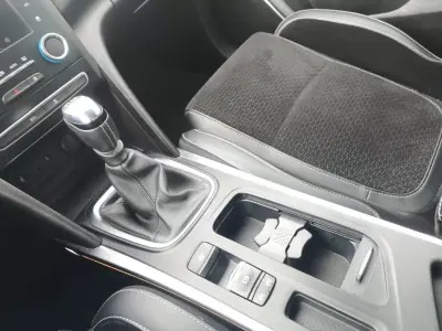 Renault Mégane 2019 - 17900 EUR, 96000 km - AUTO.MOTO.pt - 96000km - foto 22 de 27