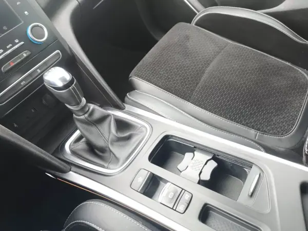 Renault Mégane 2019 - 17900 EUR, 96000 km - AUTO.MOTO.pt - 96000km - foto 22 de 27