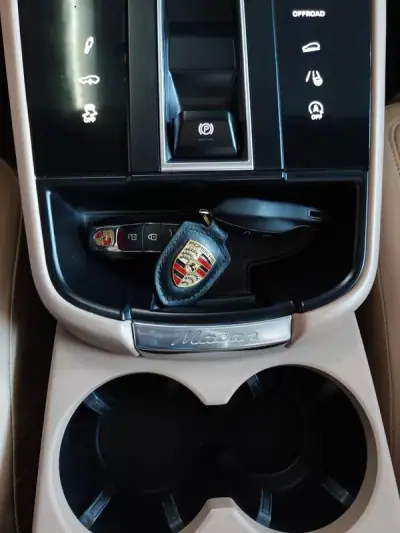 Porsche Macan 2024 - 84900 EUR, 20700 km - AUTO.MOTO.pt - 20700km - foto 39 de 41