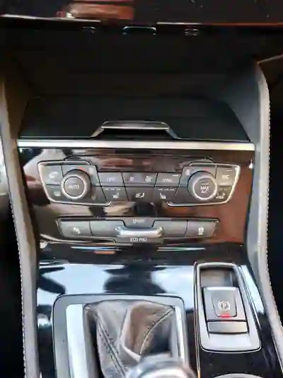 BMW 218 Active Tourer 2014 - 13990 EUR, 243000 km - AUTO.MOTO.pt - 243000km - foto 13 de 14