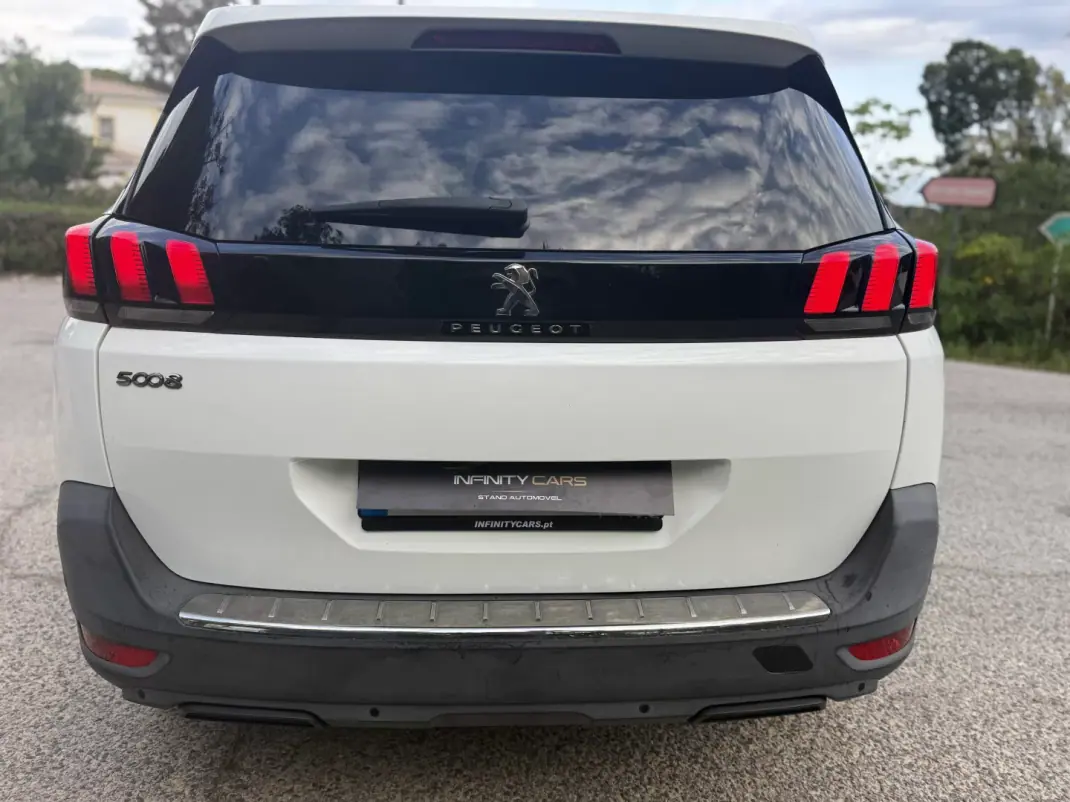 Peugeot 5008 2018 - 13999 EUR, 200000 km - AUTO.MOTO.pt - 200000km - foto 5 de 14